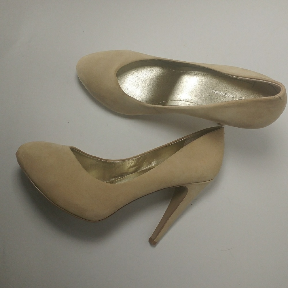 👅 BCBGeneration Pump Nude Sand Heel